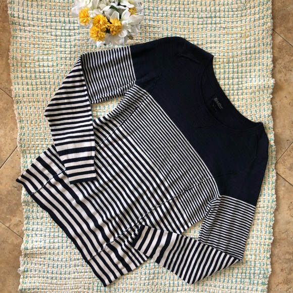 Lucky Brand Tops - ✨LUCKY BRAND✨ navy blue and white striped top sz L